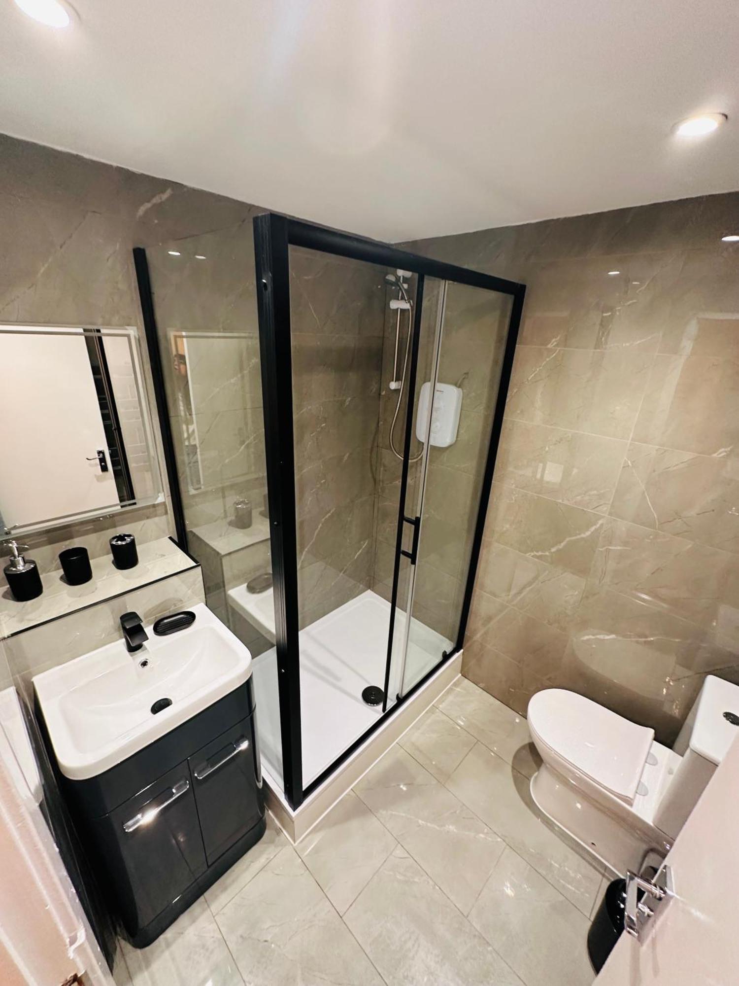 B - Newley Renovated Private Self-Contained Room In A Shared Apartment In Birmingham City Centre Экстерьер фото